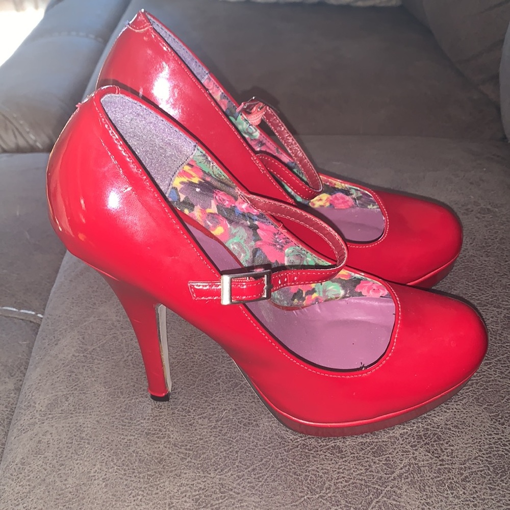 Madden Girl size 7 1/2 red Mary Jane platform high heels